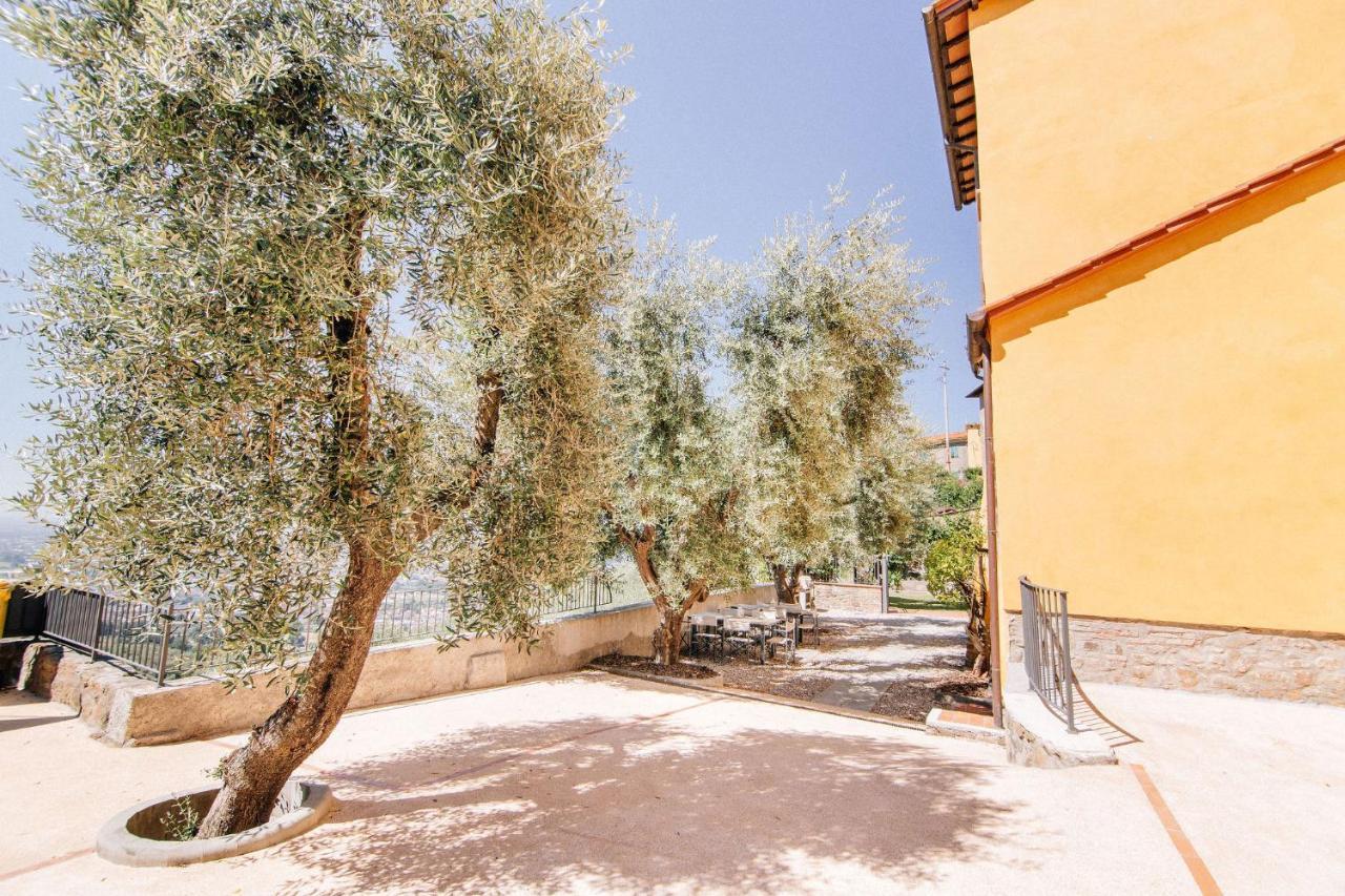 Holiday Home Il Borgo Degli Agrumi Uzzano Bagian luar foto